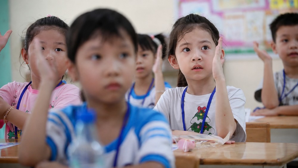Chính sách giáo dục mới từ tháng 8 có nhiều quy định đáng chú ý, gồm cấm dạy trước chương trình tiểu học và các thay đổi liên quan.