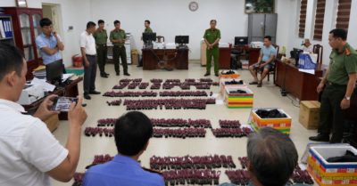 9.300 kíp nổ được giấu trong xe khách từ Lào về Huế