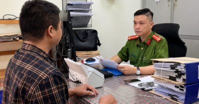 Giám đốc nhà sách bán 34.000 sách giáo khoa giả bị khởi tố
