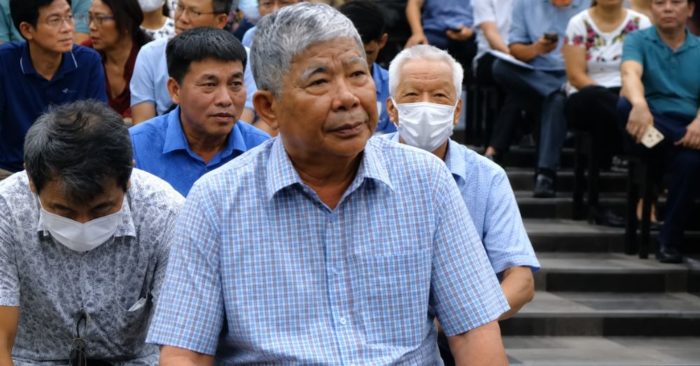 Ông Lê Thanh Thản bị truy tố về tội lừa dối khách hàng. Vụ án liên quan đến hoạt động kinh doanh của Tập đoàn Mường Thanh.