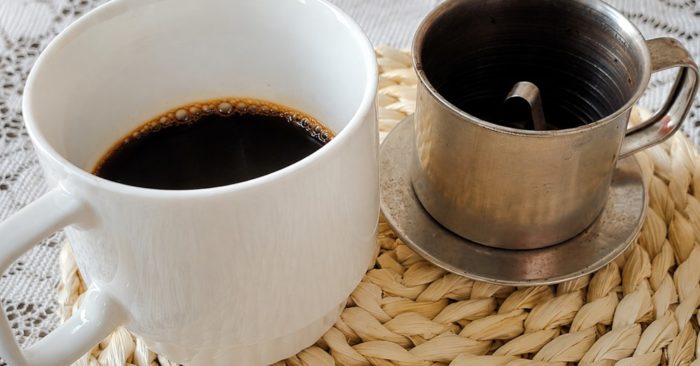 Cà phê có thể tác động đến nhu động và hệ vi sinh đường ruột, nhưng phản ứng ở mỗi người không giống nhau.