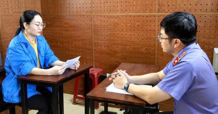 Nguyễn Thị Nhàn bị truy tố về tội lừa đảo sau khi mua hơn 400kg sầu riêng không trả tiền và chiếm đoạt thêm khoảng 250 triệu đồng.