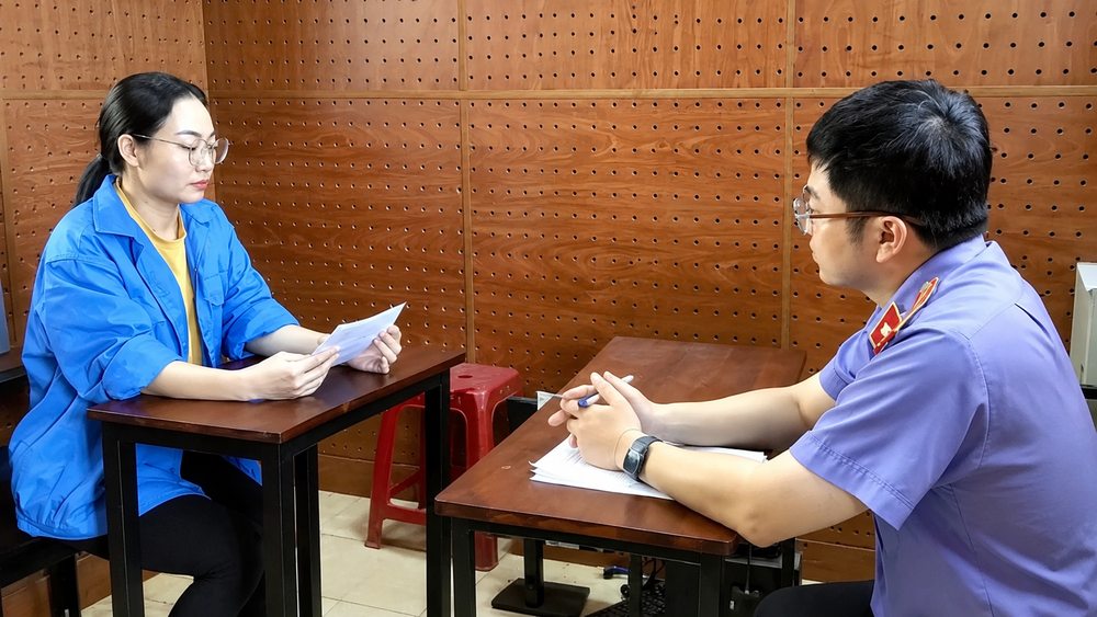 Nguyễn Thị Nhàn bị truy tố về tội lừa đảo sau khi mua hơn 400kg sầu riêng không trả tiền và chiếm đoạt thêm khoảng 250 triệu đồng.
