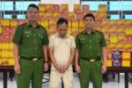 Nghệ An bắt tài xế giấu hơn 252kg pháo nổ trong xe đông lạnh