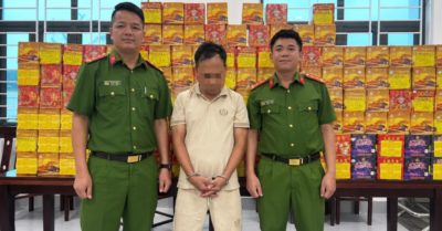 Nghệ An bắt tài xế giấu hơn 252kg pháo nổ trong xe đông lạnh