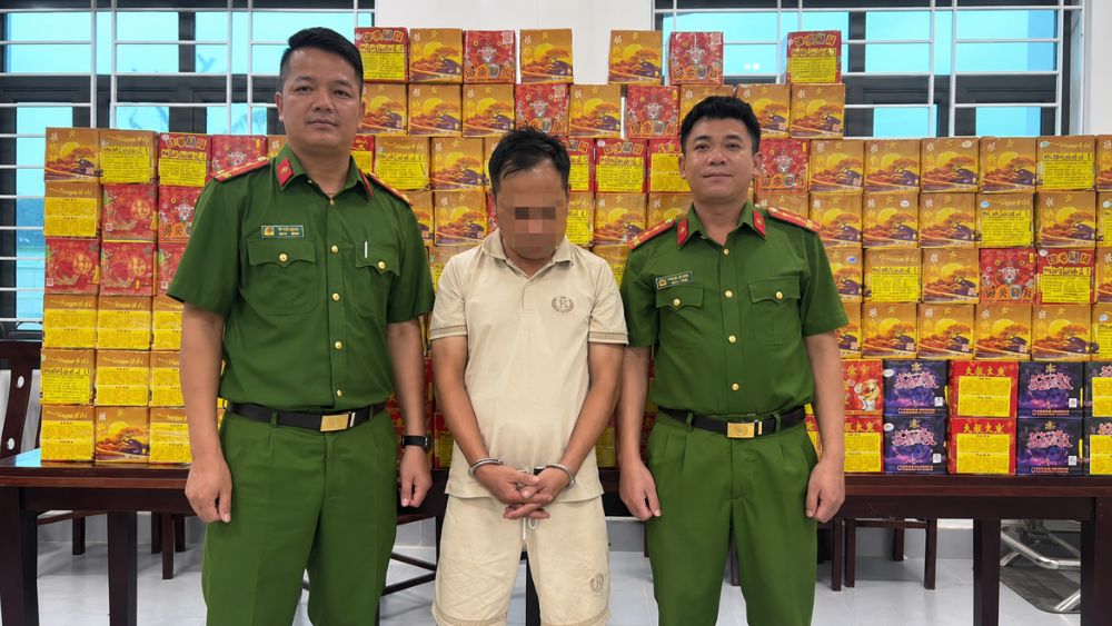 Bắt đối tượng mua bán hơn 252kg pháo nổ, số lượng lớn tang vật được lực lượng chức năng phát hiện, thu giữ. 2. Tiêu đề: