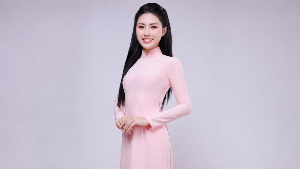 Chung khảo Hoa hậu Việt Nam 2026 gây chú ý với thí sinh Khánh Linh sở hữu vòng eo 60cm, nhan sắc nổi bật.