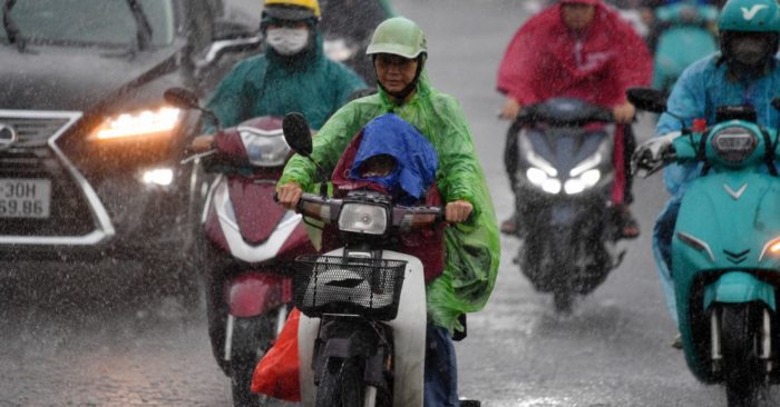 Dự báo thời tiết 20/8, miền Bắc và Bắc Trung Bộ tiếp tục mưa lớn, có nơi trên 200mm, nguy cơ ngập úng, lũ quét và sạt lở.