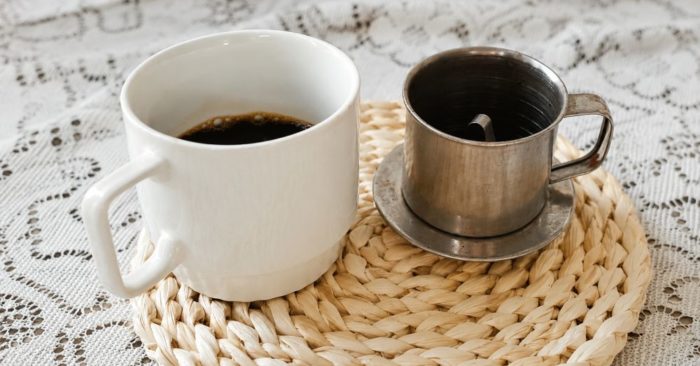 Uống cà phê buổi sáng có thể tốt cho tim và đường ruột. Tìm hiểu thời điểm uống cà phê phù hợp để hạn chế ảnh hưởng đến giấc ngủ.