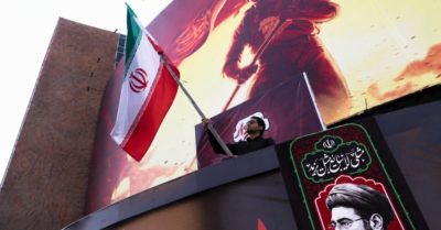 Iran cứng rắn trước vòng vây trừng phạt