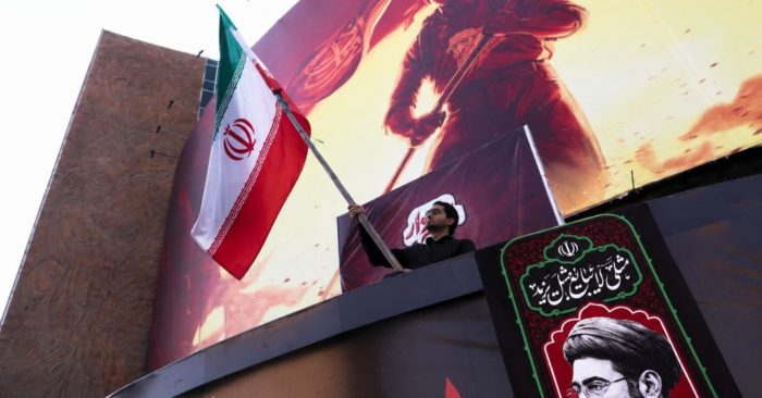 Iran cứng rắn trước vòng vây trừng phạt