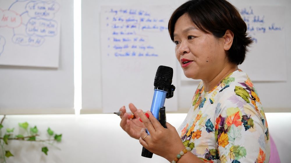 Cha mẹ nóng giận có thể khiến trẻ học theo phản ứng tiêu cực. Tìm hiểu cách kiểm soát cảm xúc và đồng hành cùng con.
