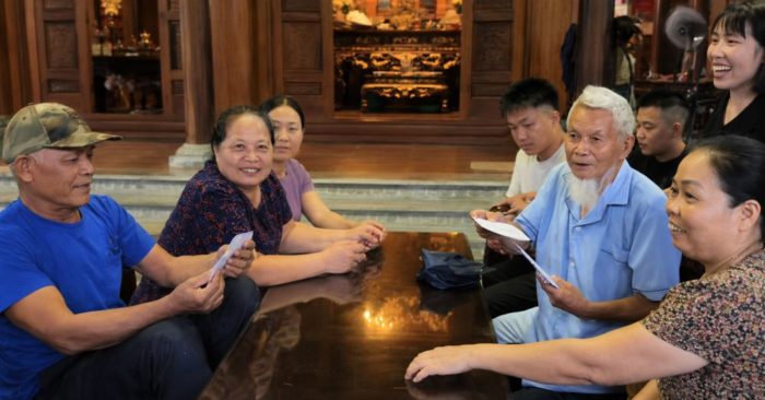 Cụ ông 92 tuổi chia vàng, tiền cho gần 50 con cháu