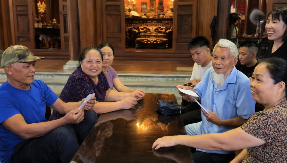 Cụ ông 92 tuổi ở Nghệ An chia vàng, tiền tiết kiệm cho gần 50 con cháu khi còn tỉnh táo, mong chứng kiến gia đình sum vầy