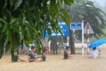 Mưa lớn nhấn chìm nhiều tuyến đường Lào Cai, nước dâng cao hơn một mét