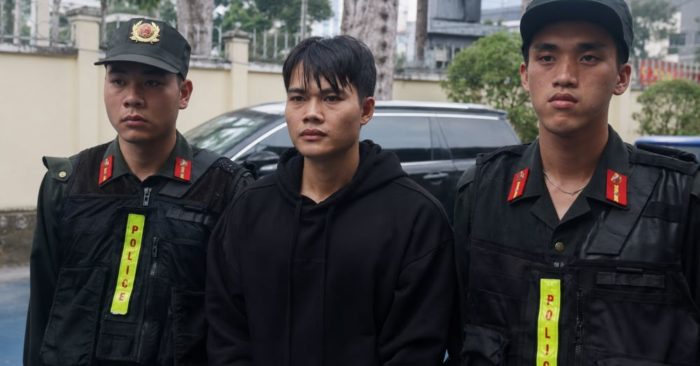 Bác sĩ phải bỏ tiền túi vì khoản nợ của người mẹ