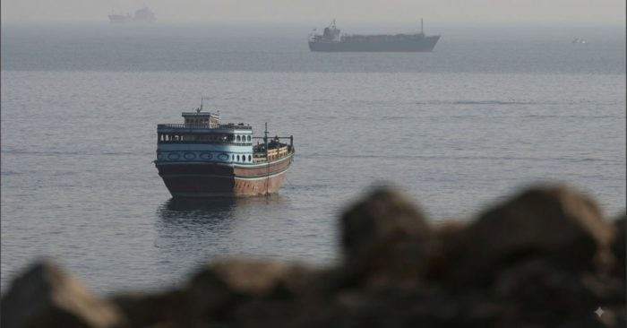 Hormuz vẫn mắc kẹt giữa ba kịch bản