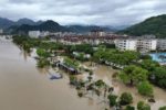 Bão Dolphin tràn sâu vào Trung Quốc, mưa lớn lan tới Bắc Kinh