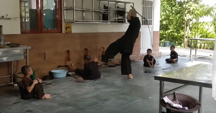 Chiếc roi bện thủ công trong vụ đánh trẻ ở chùa Bầu, Phú Thọ