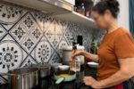 70 tuổi, bà Mai vẫn lên phố tự lo tuổi già