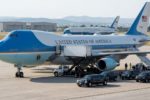 Trump bí mật đổi máy bay giữa cảnh báo tên lửa từ Iran