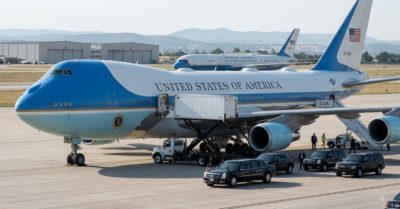 Trump bí mật đổi máy bay giữa cảnh báo tên lửa từ Iran