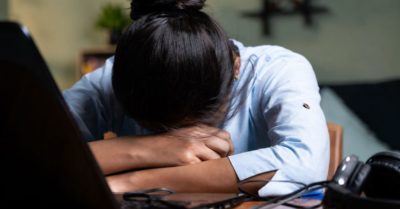 Sức khỏe tâm thần bị bào mòn trong im lặng và người vợ “siêu nhân”