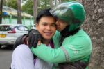 Nam sinh trong cái ôm ở cổng trường đỗ ngành Y