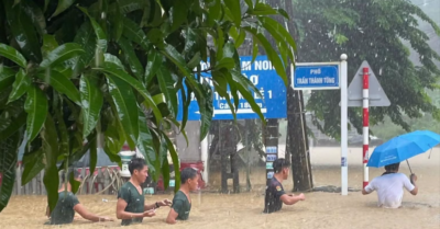 Mưa lớn nhấn chìm nhiều tuyến đường Lào Cai, nước dâng cao hơn một mét