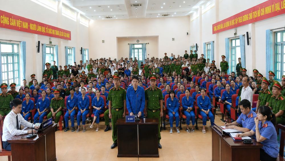 Chuyên án VN10: VKSND TPHCM đề nghị tử hình 9 bị cáo bị xét xử về tội mua bán trái phép chất ma túy.
