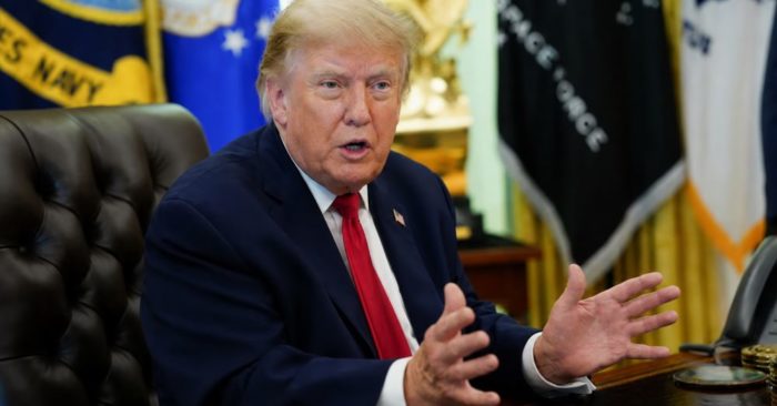 Tổng thống Trump yêu cầu Iran bồi thường cho các nạn nhân xung đột và cảnh báo Mỹ có thể leo thang quân sự nếu cần thiết.