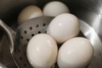 Một quả trứng mỗi sáng giúp người cao tuổi khỏe cơ, tốt tim