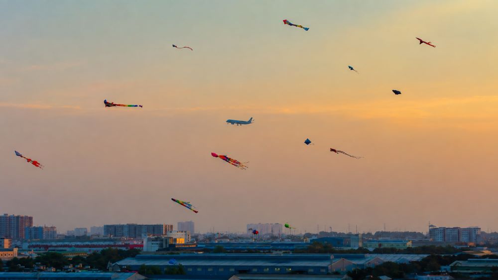 Tân Sơn Nhất đối mặt nguy cơ từ UAV, diều khi khu vực lân cận có nhiều bãi đất trống, gần đường cất cánh của máy bay.