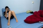 Điện thoại thành bảo mẫu, trẻ nghiện màn hình và phụ huynh bất lực