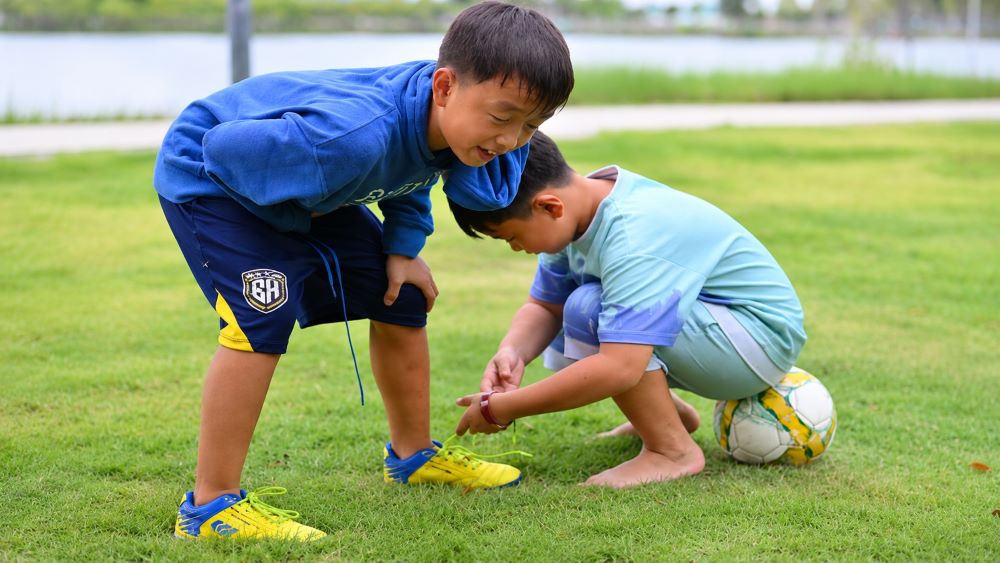 Không gian vận động cho trẻ có thể được tạo từ công viên, sân chơi, đường đi bộ và những hoạt động gần gũi trong cuộc sống hằng ngày.