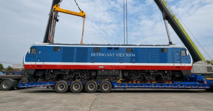 Đầu máy D19E mới vẫn chạy 120 km/h nhưng đổi khác
