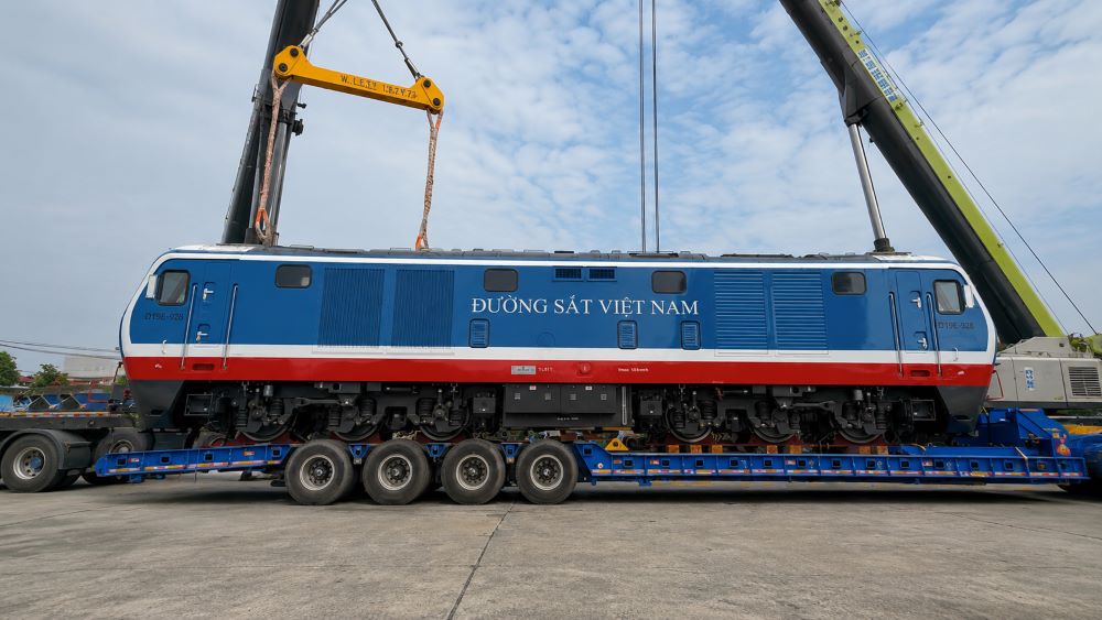 Đường sắt Việt Nam nhận lô đầu máy D19E thế hệ mới, được cải tiến nhằm tăng độ an toàn, ổn định và giảm sự cố khi vận hành.