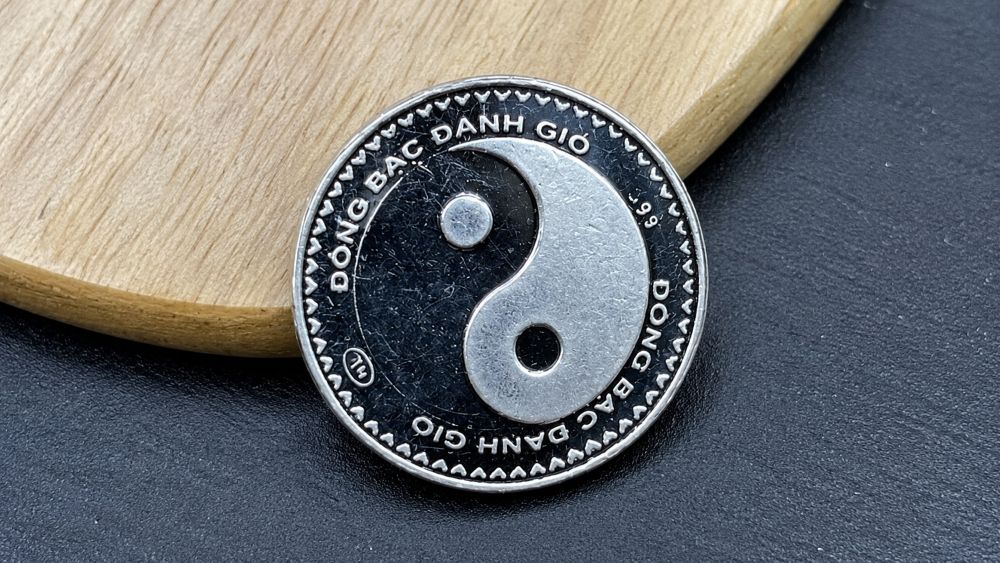 Vì sao dùng đồ bạc để đánh gió? Tìm hiểu quan niệm Đông y và lý giải về tác dụng của bạc khi thực hiện phương pháp này.