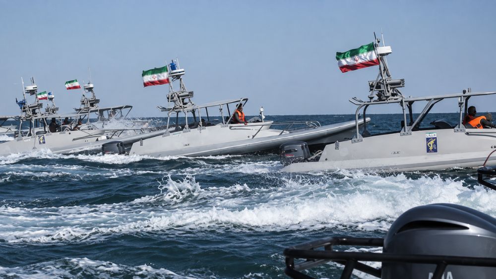 Mỹ tấn công tàu hàng gần Iran, làm gia tăng sức ép tại eo biển Hormuz và trở thành phép thử mới đối với Tehran.