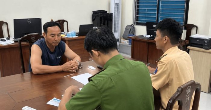 Nguyễn Văn Thành, đối tượng bị truy nã về tội đánh bạc, bị CSGT Huế phát hiện và bắt giữ khi đang di chuyển trên xe khách.