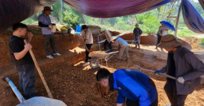 Mộ gạch cổ ở Nghệ An hé lộ kiếm sắt chưa từng ghi nhận