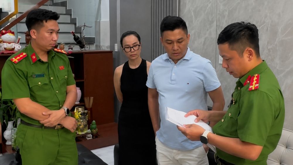 Đánh trúng dòng tiền bẩn, Công an lần theo các mắt xích trung gian, triệt phá đường dây đánh bạc, lừa đảo và rửa tiền. Xem chi tiết.
