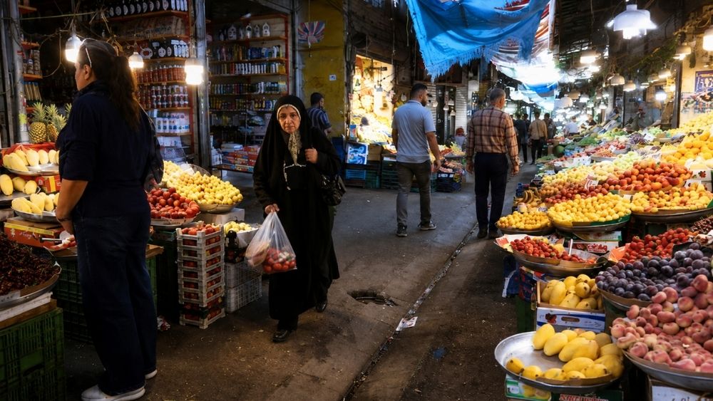 Kinh tế Iran chịu tác động nặng nề từ lệnh trừng phạt Mỹ khi xuất nhập khẩu giảm, thâm hụt thương mại và ngân sách gia tăng.
