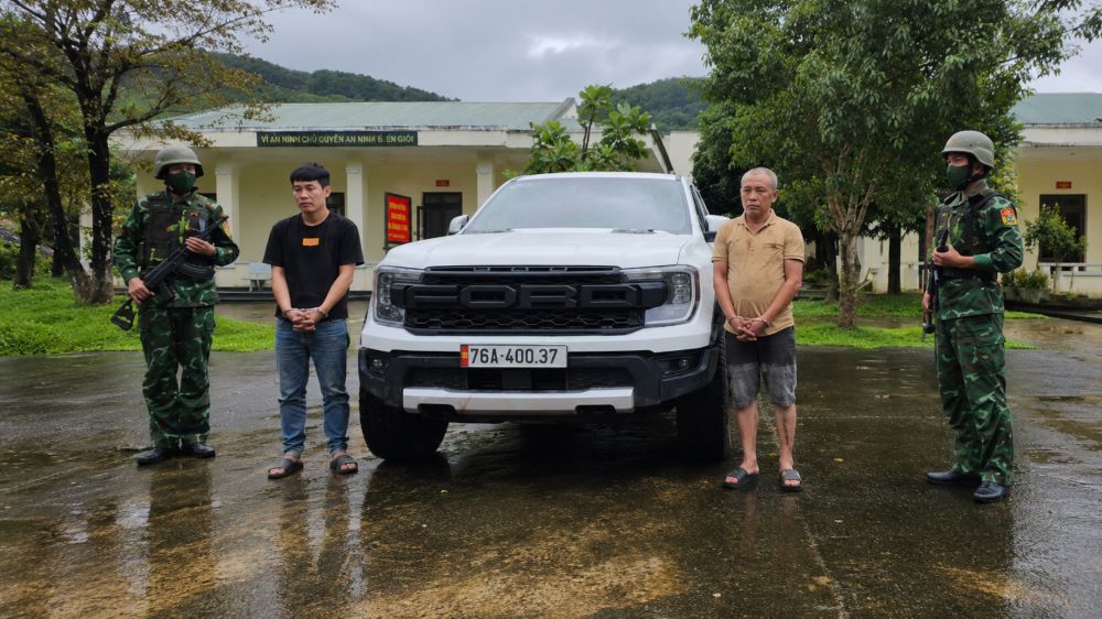 Quảng Ngãi bắt giữ Nguyễn Nhất Nhơn và Nguyễn Phi Long khi vận chuyển hơn 28,5 kg ma túy. Hai bị can đã bị khởi tố, tạm giam.