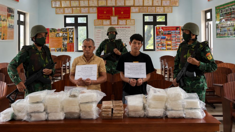Quảng Ngãi bắt Nguyễn Nhất Nhơn và Nguyễn Phi Long, thu giữ hơn 28,5 kg ma túy gồm methamphetamine, Ketamine và Heroin.