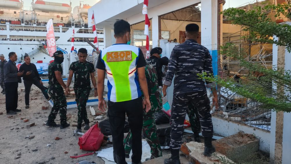 Động đất tại Indonesia khiến ít nhất 47 người thiệt mạng. Quân đội triển khai lực lượng, phương tiện tìm kiếm cứu nạn và hỗ trợ người dân.