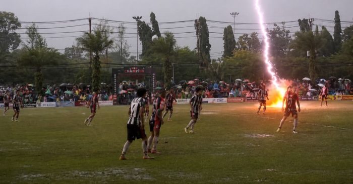 Sân bóng Thái Lan không lắp chống sét, cầu thủ trẻ thiệt mạng