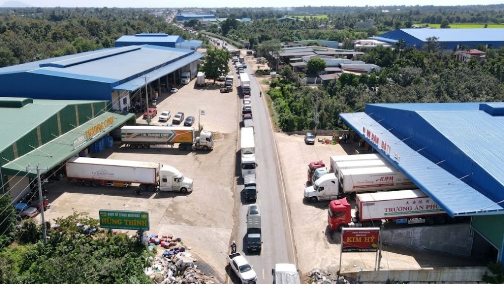 Hàng vận chuyển xe tải, container chuyển về thủ phủ phủ riêng Krông Pắc mùa thu chiến lược quốc lộ 26 rơi vào tình trạng quá tải, ùn quy tắc kéo dài. Khám phá ngay!