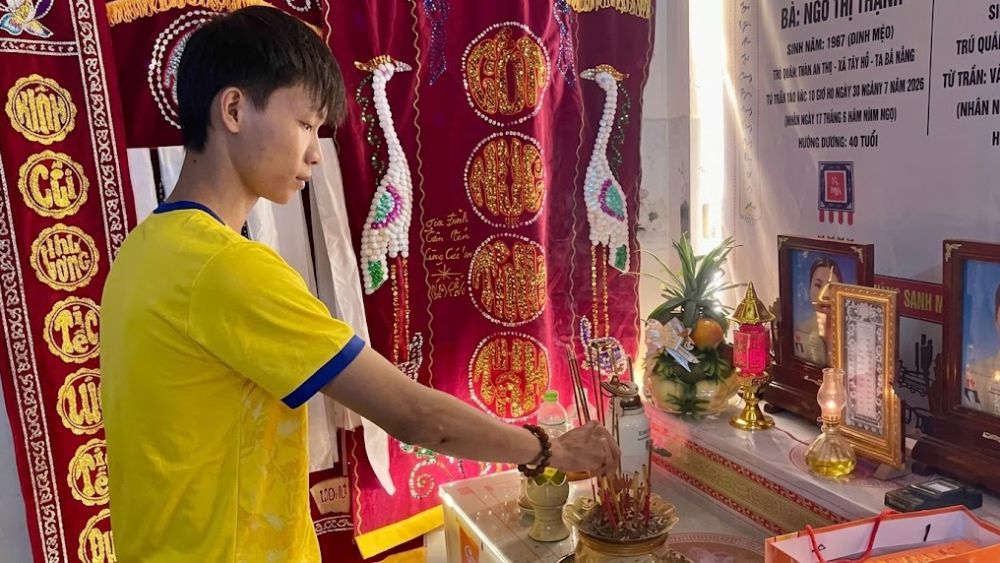 Sacombank quyết định xóa toàn bộ khoản nợ 1,7 tỷ đồng cho hai anh em mồ côi cha mẹ ở Đà Nẵng, giúp các em giữ lại căn nhà duy nhất.
