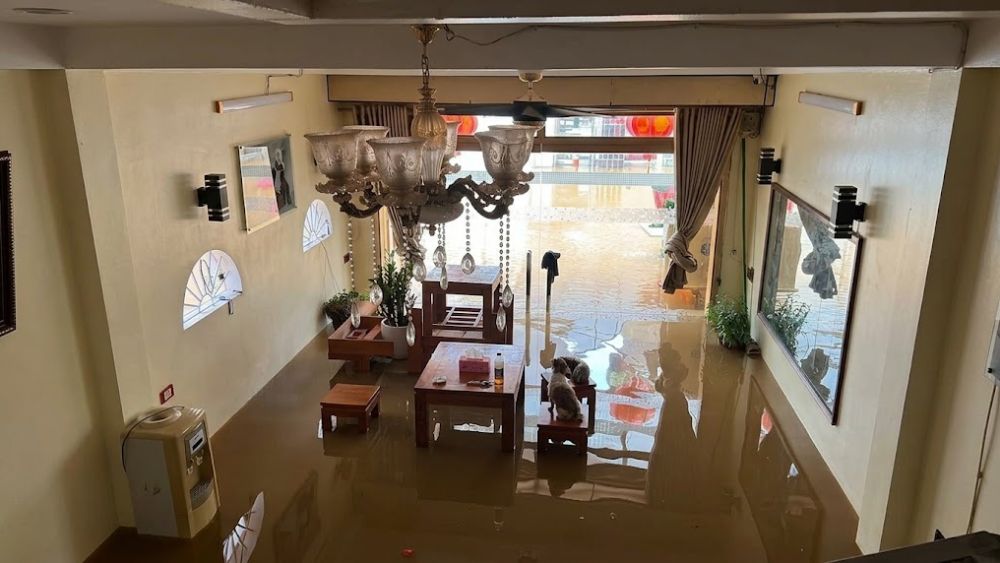 lớn tạo nước lũ dâng cao Mưa lũ vào nhà dân ở Lạng Sơn, nhiều gia đình phải thức trắng đêm canh nhẹ nhàng và nước chảy.